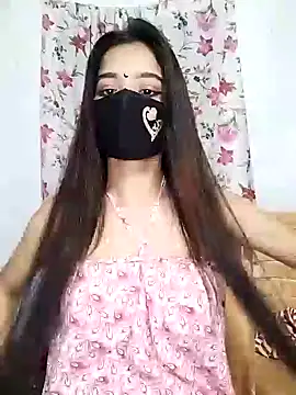 Snapshot of Orna-1 chatting on 10/10/25, 08:41 Orna-1 online show from 10/10/25, 08:41