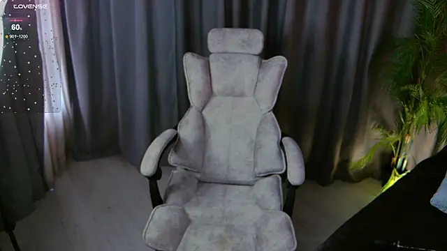 Snapshot of AssolMonet chatting on 10/27/25, 07:01 AssolMonet online show from 10/27/25, 07:01