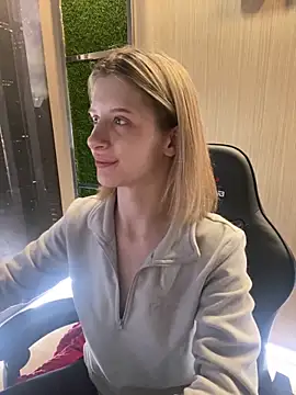 Snapshot of amorearte_m chatting on 03/18/25, 11:09 amorearte m online show from 03/18/25, 11:09