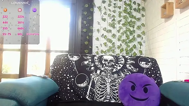 LiraSonnett online show from 10/07/25, 09:12