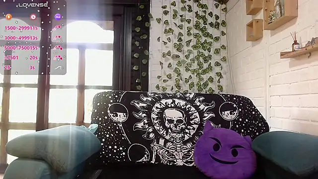 LiraSonnett online show from 10/16/25, 09:27