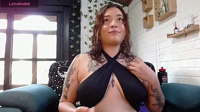 LiraSonnett online show from 11/22/25, 09:03