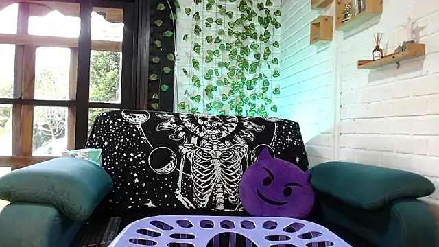 LiraSonnett online show from 01/14/26, 09:42