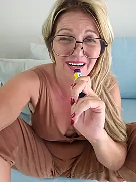 Melody73 online show from 09/30/25, 05:18