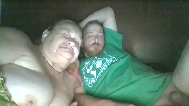 Snapshot of SpnzTnT chatting on 10/09/25, 06:55 SpnzTnT online show from 10/09/25, 06:55