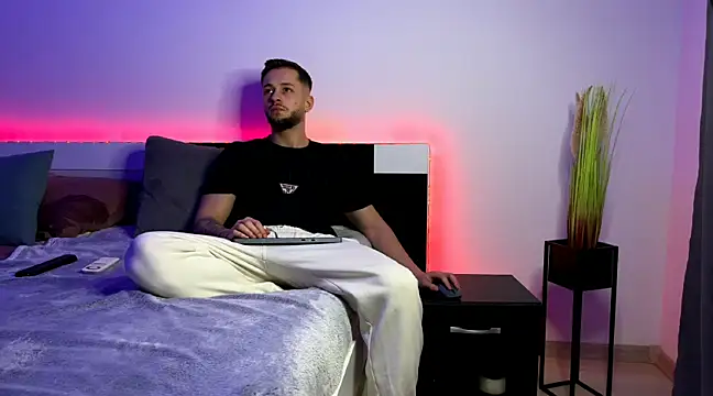 Snapshot of nicholasX1 chatting on 03/12/25, 08:52 nicholasX1 online show from 03/12/25, 08:52