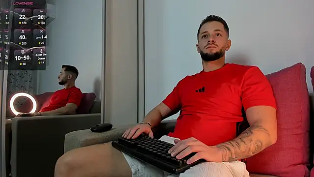 Snapshot of nicholasX1 chatting on 09/27/25, 06:35 nicholasX1 online show from 09/27/25, 06:35