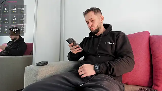 Snapshot of nicholasX1 chatting on 09/30/25, 06:07 nicholasX1 online show from 09/30/25, 06:07