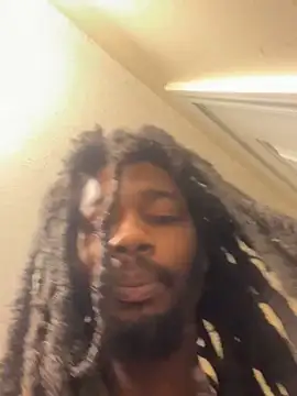 Snapshot of datlongone chatting on 10/14/25, 08:59 datlongone online show from 10/14/25, 08:59