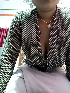 Snapshot of Beautiful_Puja chatting on 03/11/25, 02:21 Beautiful Puja online show from 03/11/25, 02:21