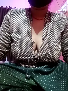 Snapshot of Beautiful_Puja chatting on 03/21/25, 04:40 Beautiful Puja online show from 03/21/25, 04:40