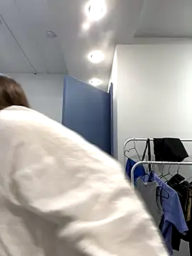 Snapshot of HannaJohnson chatting on 11/21/25, 06:01 HannaJohnson online show from 11/21/25, 06:01