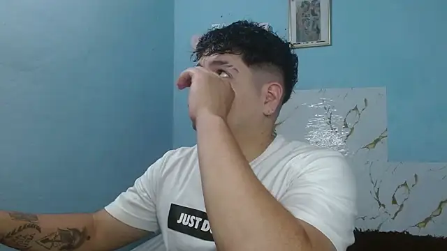 Snapshot of lunaxxx_69 chatting on 03/18/25, 01:43 lunaxxx 69 online show from 03/18/25, 01:43