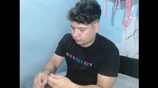 Snapshot of lunaxxx_69 chatting on 03/20/25, 01:24 lunaxxx 69 online show from 03/20/25, 01:24