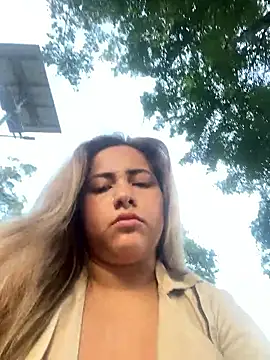 Snapshot of lunaxxx_69 chatting on 09/12/25, 10:43 lunaxxx 69 online show from 09/12/25, 10:43