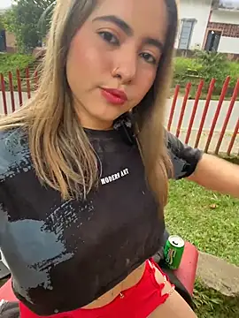 Snapshot of lunaxxx_69 chatting on 10/28/25, 09:39 lunaxxx 69 online show from 10/28/25, 09:39