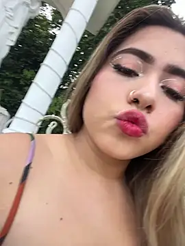 Snapshot of lunaxxx_69 chatting on 11/07/25, 09:59 lunaxxx 69 online show from 11/07/25, 09:59