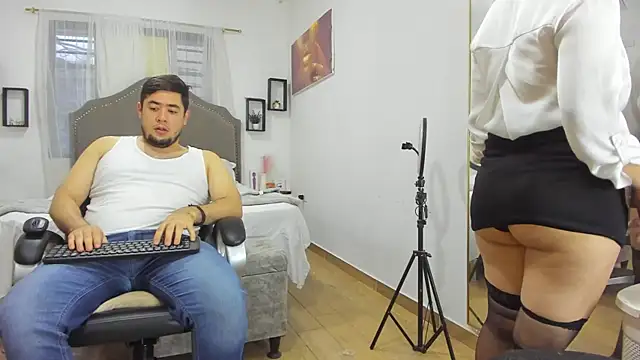 Snapshot of tinaandedward chatting on 03/04/25, 11:29 tinaandedward online show from 03/04/25, 11:29