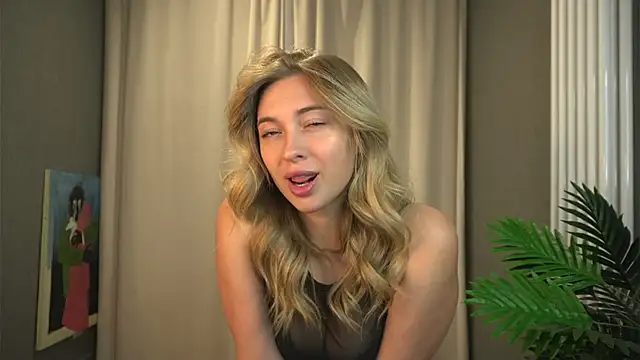 Snapshot of christie_luv chatting on 09/09/25, 09:14 christie luv online show from 09/09/25, 09:14