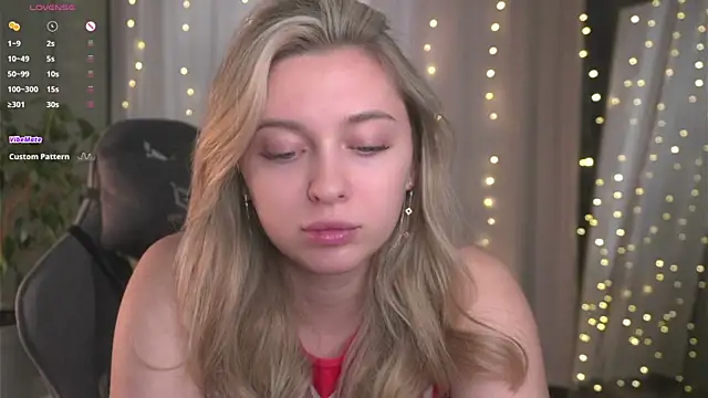 Snapshot of christie_luv chatting on 01/11/26, 01:05 christie luv online show from 01/11/26, 01:05