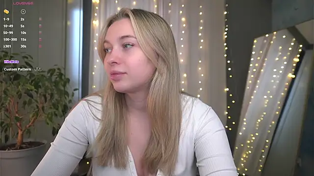 Snapshot of christie_luv chatting on 01/13/26, 01:05 christie luv online show from 01/13/26, 01:05