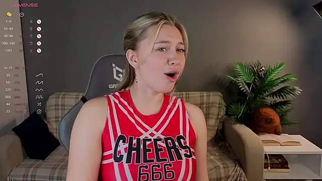 Snapshot of christie_luv chatting on 02/07/26, 11:14 christie luv online show from 02/07/26, 11:14