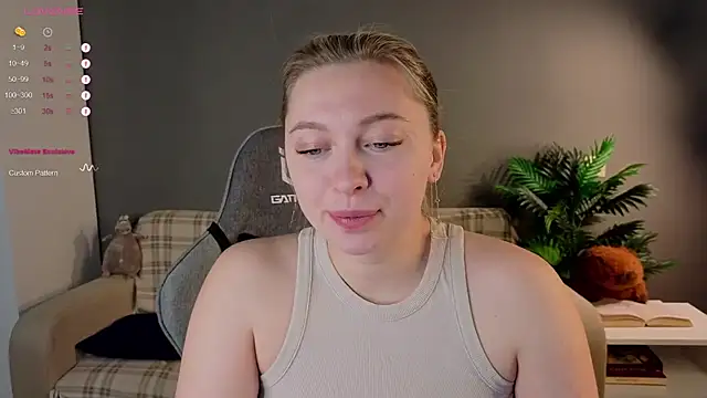 Snapshot of christie_luv chatting on 02/10/26, 11:25 christie luv online show from 02/10/26, 11:25