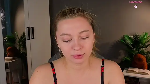 Snapshot of christie_luv chatting on 02/12/26, 11:05 christie luv online show from 02/12/26, 11:05