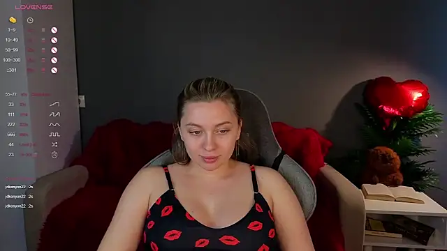 Snapshot of christie_luv chatting on 02/19/26, 09:16 christie luv online show from 02/19/26, 09:16