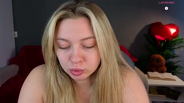 Snapshot of christie_luv chatting on 02/20/26, 11:11 christie luv online show from 02/20/26, 11:11