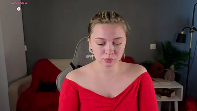 Snapshot of christie_luv chatting on 03/03/26, 01:06 christie luv online show from 03/03/26, 01:06