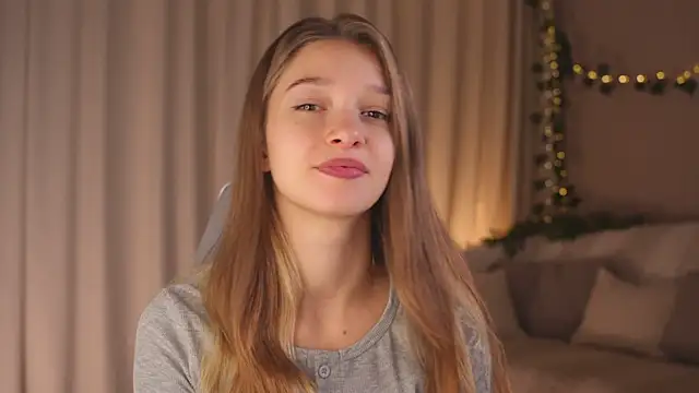 Snapshot of UdelaHathorne chatting on 10/11/25, 03:54 UdelaHathorne online show from 10/11/25, 03:54
