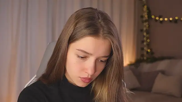 Snapshot of UdelaHathorne chatting on 10/12/25, 02:38 UdelaHathorne online show from 10/12/25, 02:38