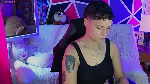 Snapshot of demimoore222 chatting on 04/05/26, 06:05 demimoore222 online show from 04/05/26, 06:05