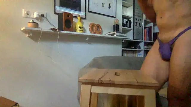 Snapshot of Bubba7519 chatting on 09/15/25, 07:52 Bubba7519 online show from 09/15/25, 07:52