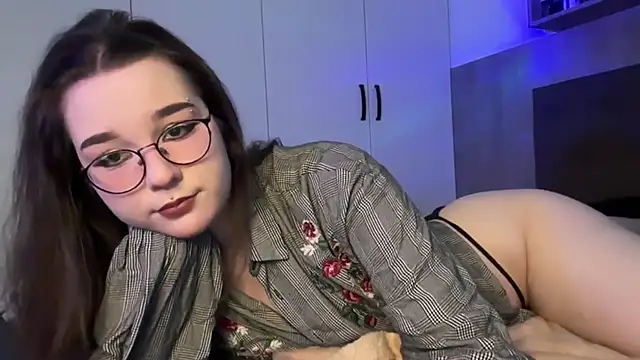 BeeBlossom online show from 03/22/25, 03:53