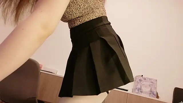 BeeBlossom online show from 12/14/25, 02:44