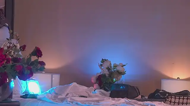 Amanda River online show from 10/31/25, 06:42