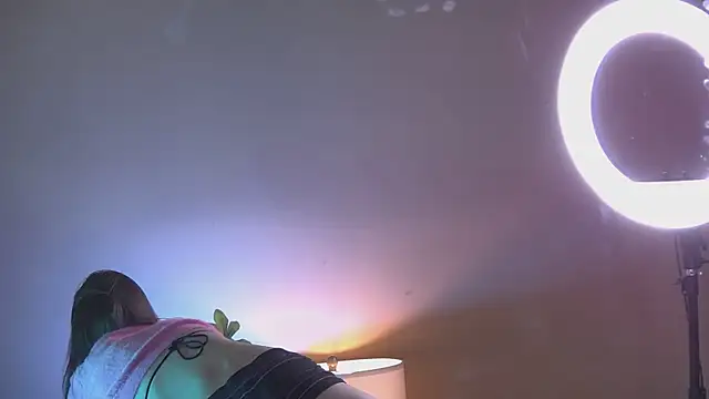 Amanda River online show from 11/30/25, 09:52