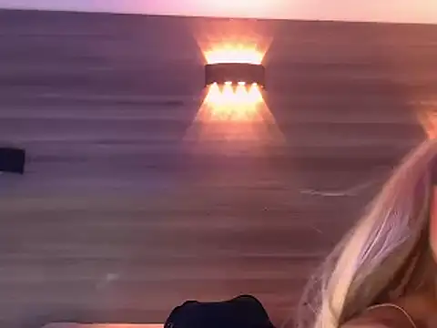 Snapshot of SashaNova chatting on 03/19/25, 04:14 SashaNova online show from 03/19/25, 04:14