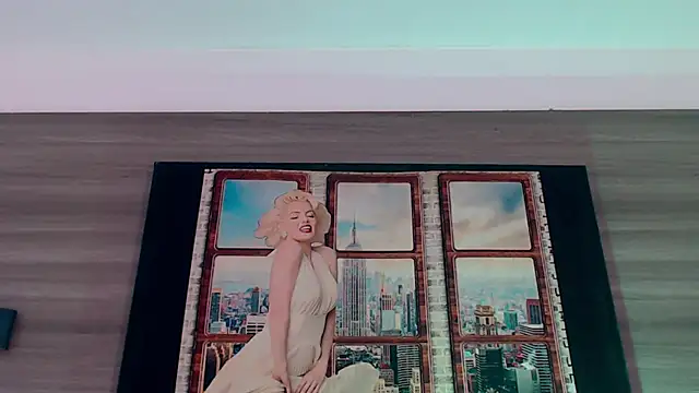 Snapshot of SashaNova chatting on 10/10/25, 05:17 SashaNova online show from 10/10/25, 05:17