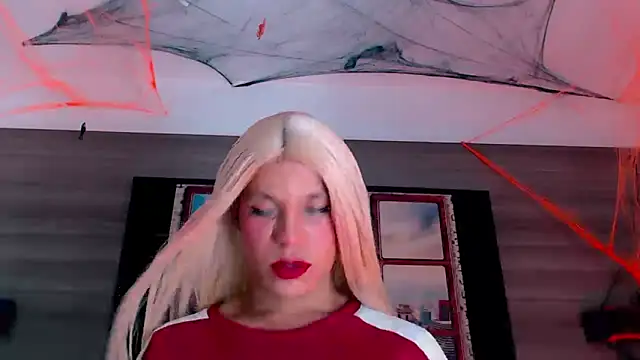 Snapshot of SashaNova chatting on 10/12/25, 04:44 SashaNova online show from 10/12/25, 04:44