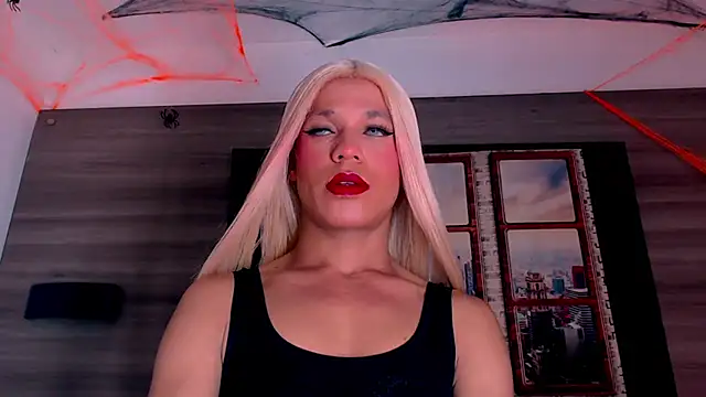 Snapshot of SashaNova chatting on 10/13/25, 04:45 SashaNova online show from 10/13/25, 04:45