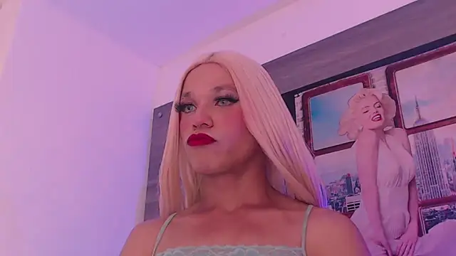 Snapshot of SashaNova chatting on 11/06/25, 06:03 SashaNova online show from 11/06/25, 06:03