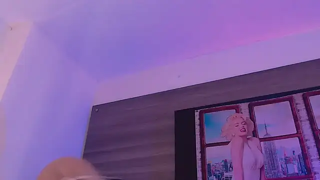 Snapshot of SashaNova chatting on 11/14/25, 04:33 SashaNova online show from 11/14/25, 04:33