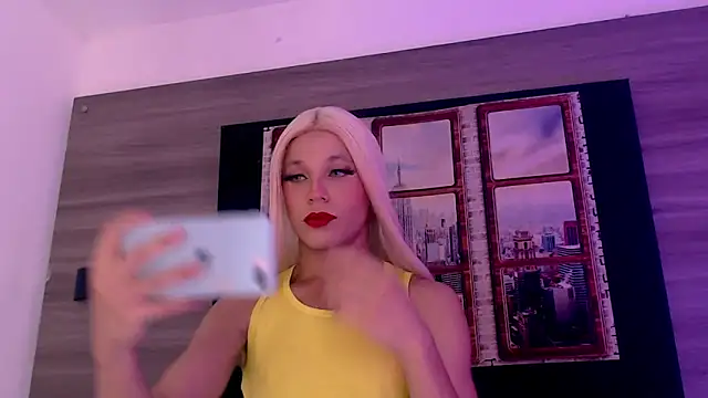 Snapshot of SashaNova chatting on 11/21/25, 04:44 SashaNova online show from 11/21/25, 04:44