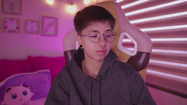 tommy blue online show from 04/17/26, 12:30