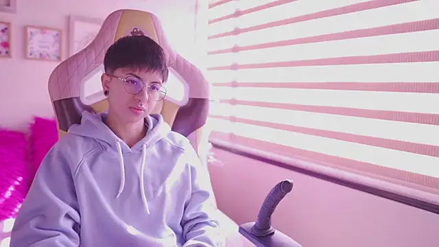 tommy blue online show from 04/18/26, 01:37