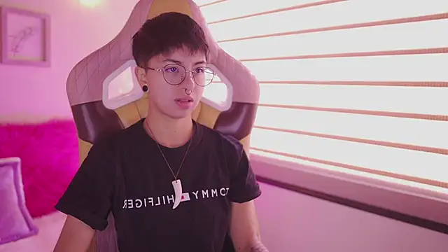 tommy blue online show from 04/22/26, 01:01