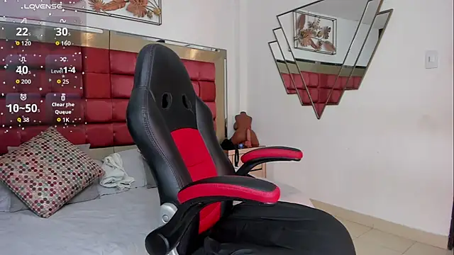 SaskiaGrendel online show from 10/28/25, 12:25